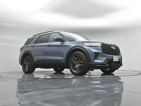 Certified 2025 Ford Explorer ST w/ Sun And Sound Package AWD/4WD image 4