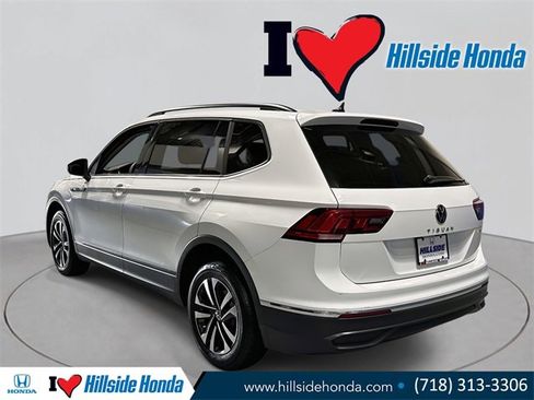 Used 2022 Volkswagen Tiguan S image 2