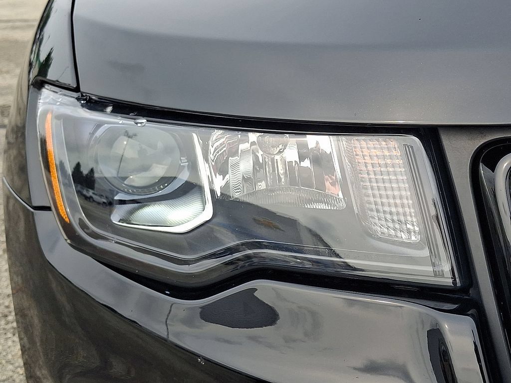 Used 2022 Jeep Grand Cherokee Laredo X AWD/4WD image 10