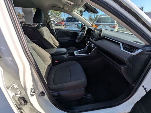 Used 2022 Toyota RAV4 LE image 16