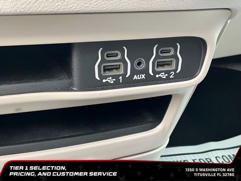 Used 2023 Chrysler Pacifica Touring-L FWD image 37