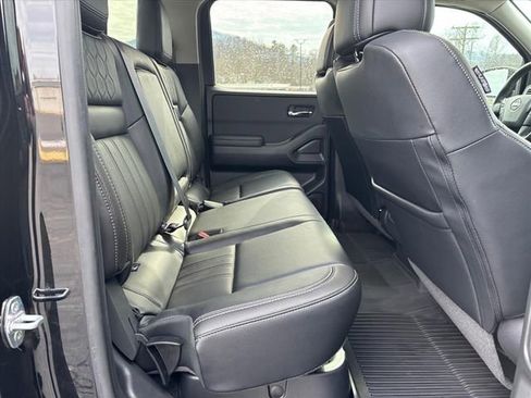 Used 2024 Nissan Frontier SL w/ Technology Package image 11