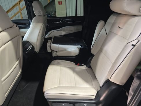 Used 2022 Cadillac Escalade ESV Sport AWD/4WD image 14