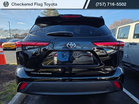Used 2023 Toyota Highlander LE image 5