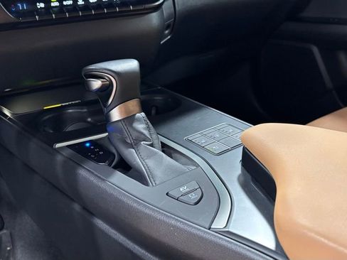 Used 2023 Lexus UX 250h AWD w/ Accessory Package (Z2) image 15