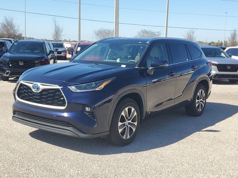 Used 2021 Toyota Highlander XLE image 8