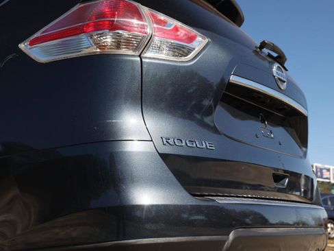 Used 2016 Nissan Rogue SV image 24