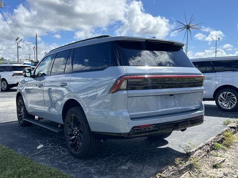 New 2025 Lincoln Navigator Reserve w/ Jet Appearance Package image 5