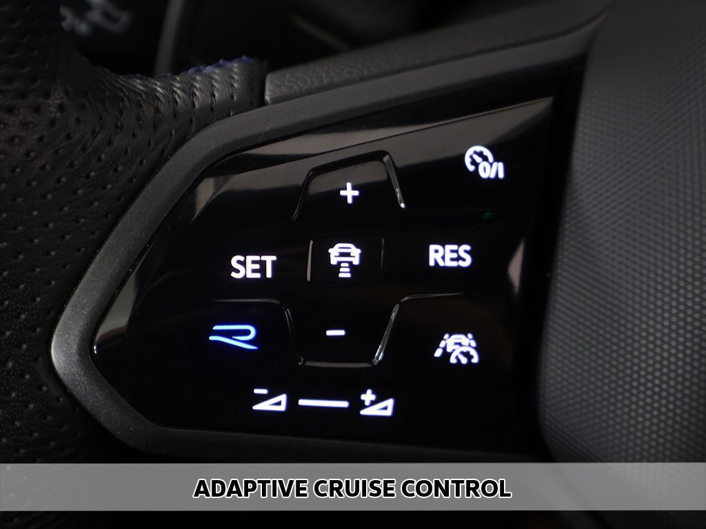 Used 2024 Volkswagen Golf R AWD/4WD image 5