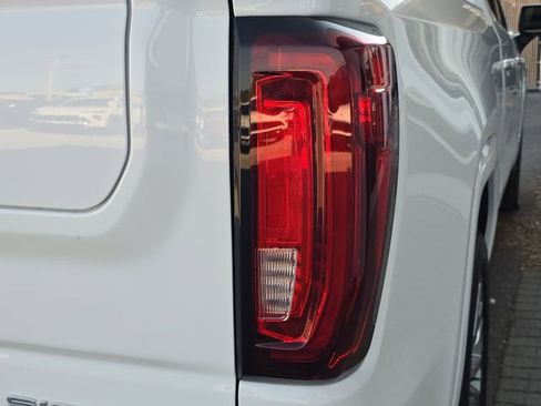 Certified 2022 GMC Sierra 1500 Denali image 8