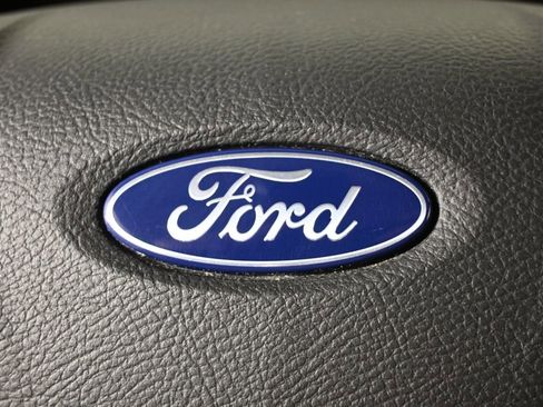 Used 2019 Ford Edge Titanium w/ Cold Weather Package AWD/4WD image 32
