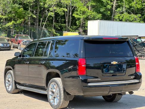 Used 2017 Chevrolet Suburban Premier AWD/4WD image 4