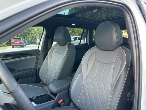 New 2026 Volkswagen Tiguan SEL R-Line image 21