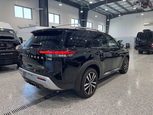 Used 2025 Nissan Pathfinder Platinum AWD/4WD image 5