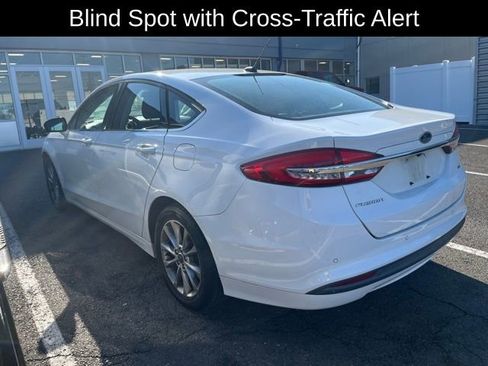 Used 2017 Ford Fusion SE image 4