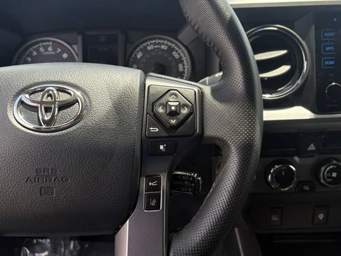 Used 2018 Toyota Tacoma TRD Off-Road AWD/4WD image 25