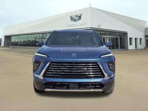 Used 2025 Buick Enclave Preferred image 2