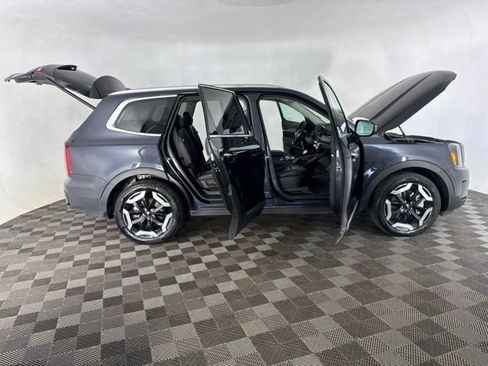 Certified 2025 Kia Telluride S FWD image 15