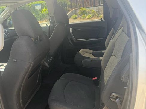 Used 2012 GMC Acadia SLE FWD image 4
