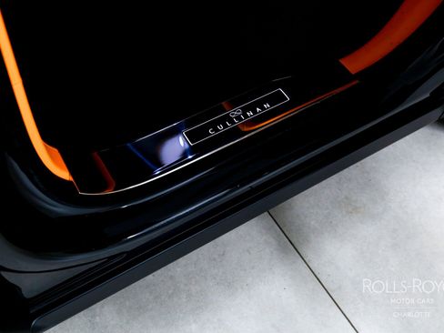 Certified 2023 Rolls-Royce Cullinan Black Badge AWD/4WD image 24