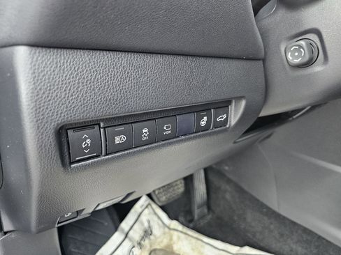Used 2021 Toyota Venza Limited AWD/4WD image 13