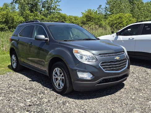Used 2017 Chevrolet Equinox LT w/ Convenience Package FWD image 2