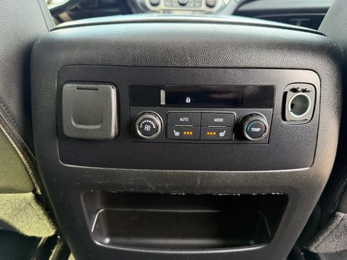 Used 2018 GMC Yukon SLT AWD/4WD image 24