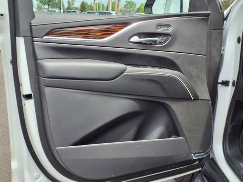 Used 2023 Cadillac Escalade Premium Luxury AWD/4WD image 31