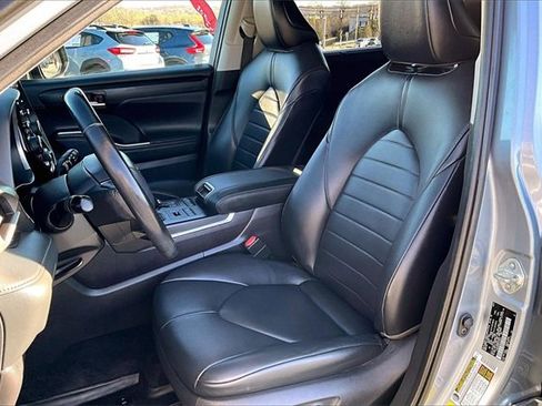 Used 2021 Toyota Highlander XLE image 10