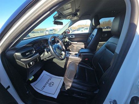 Used 2023 Ford Explorer XLT w/ Equipment Group 202A image 5