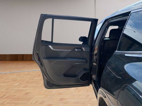 Used 2024 GMC Acadia Denali w/ Super Cruise Package FWD image 12
