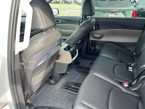 New 2026 Kia Carnival EX FWD image 17