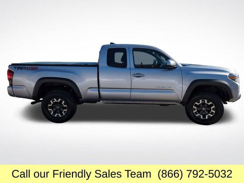 Used 2018 Toyota Tacoma TRD Off-Road w/ Technology Package image 7