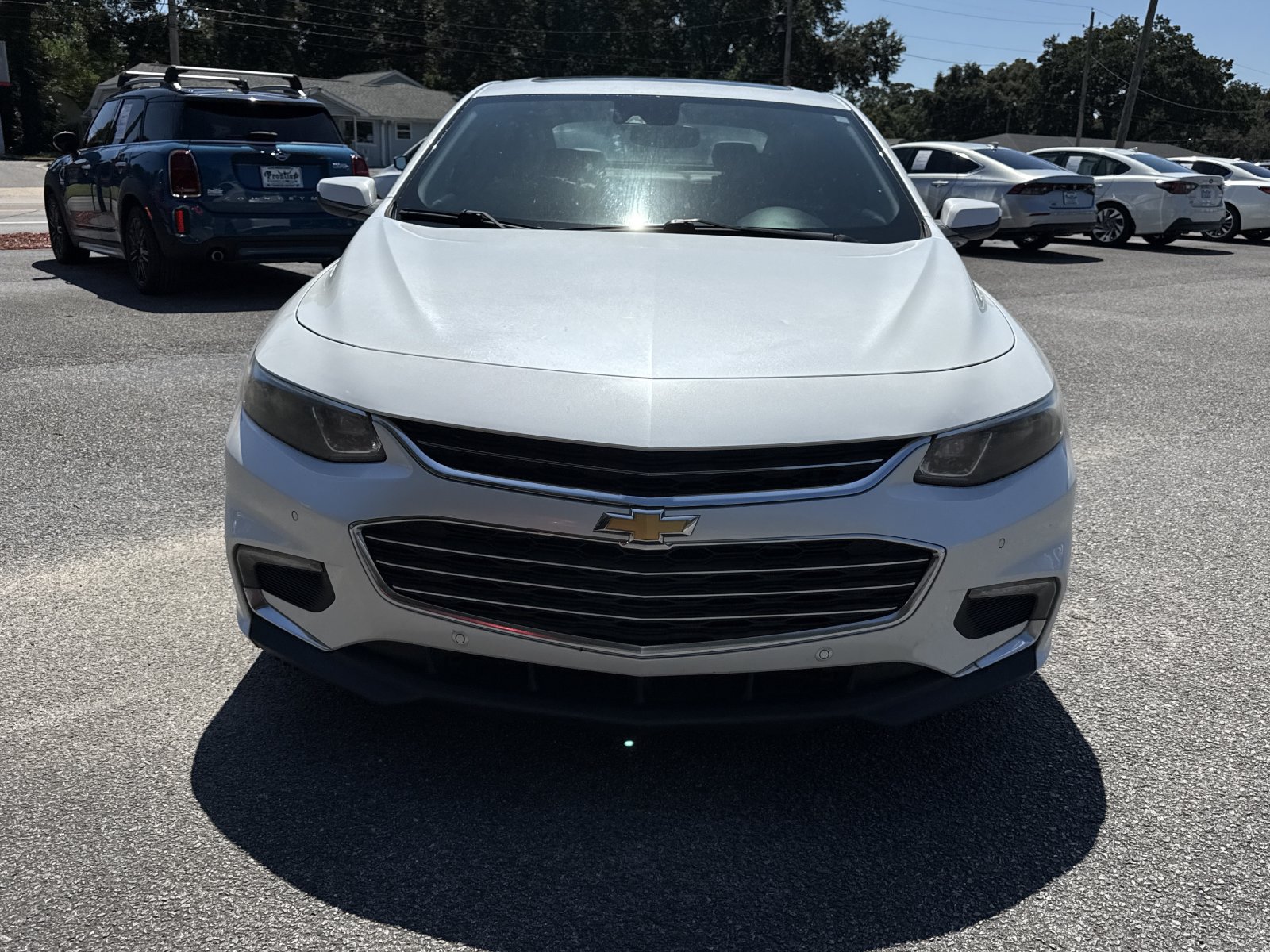 Used 2017 Chevrolet Malibu Premier w/ Premier Sun and Wheel Package FWD image 9