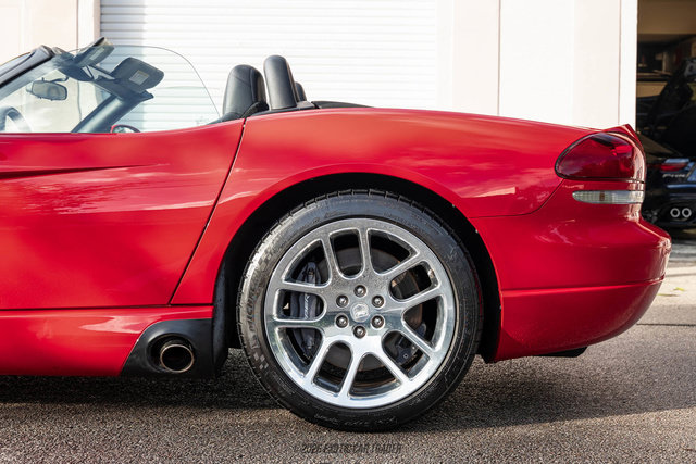 Used 2003 Dodge Viper SRT-10 RWD image 4
