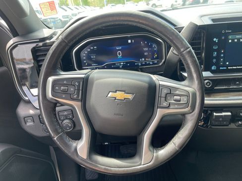 Used 2022 Chevrolet Silverado 1500 LT AWD/4WD image 25