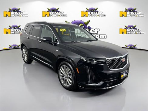 Used 2023 Cadillac XT6 Premium Luxury image 3