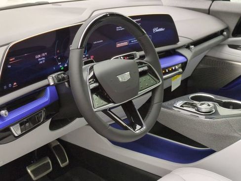 New 2027 Cadillac Optiq Luxury w/ LPO, Floor Liner Package AWD/4WD image 9