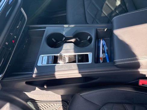 Used 2025 Volkswagen Atlas SE image 22