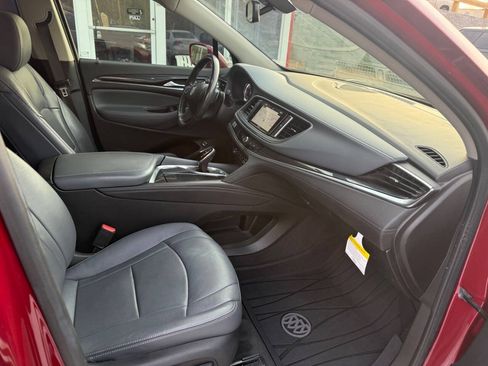 Used 2019 Buick Enclave Essence FWD image 17