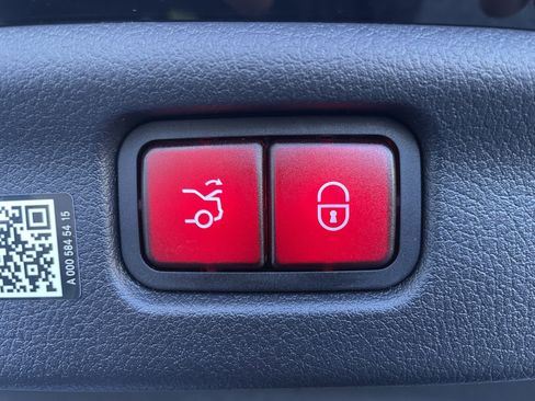 Used 2024 Mercedes-Benz C 300 4MATIC Sedan image 37