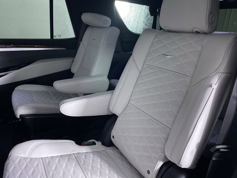 New 2025 Cadillac Escalade Sport Platinum w/ LPO, ONYX Package image 15