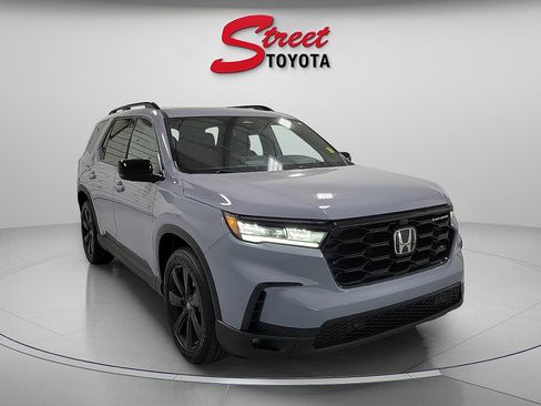 Used 2025 Honda Pilot Black Edition image 5
