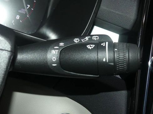 Used 2022 Volvo XC40 T5 Momentum image 36