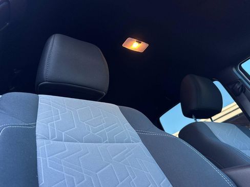 Used 2022 Toyota Tacoma TRD Off-Road image 18