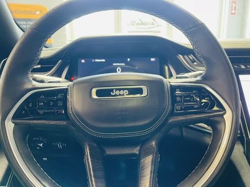 Used 2023 Jeep Grand Cherokee Overland w/ Luxury Tech Group IV AWD/4WD image 21