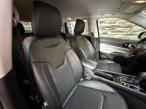 Used 2022 Jeep Compass Limited image 15