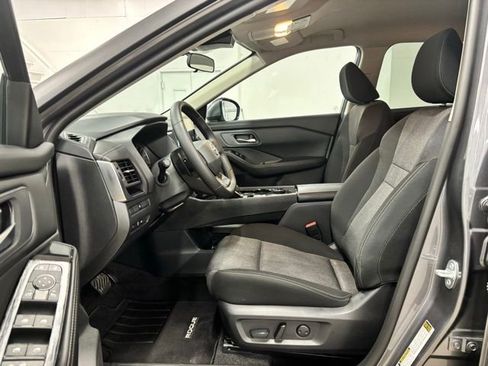 Used 2025 Nissan Rogue SV AWD/4WD image 16