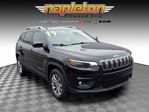 Certified 2019 Jeep Cherokee Latitude Plus AWD/4WD image 1