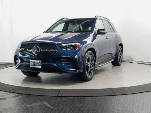 Used 2025 Mercedes-Benz GLE 450e 4MATIC w/ AMG Line Exterior image 3